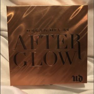 🎀 Urban Decay After Glow Highlighter 🎀
